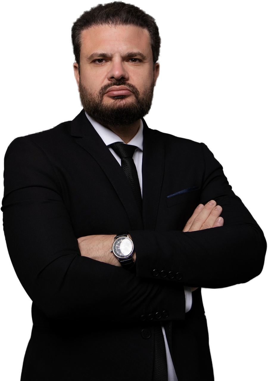 Fabrício Lima Silva de braços cruzados